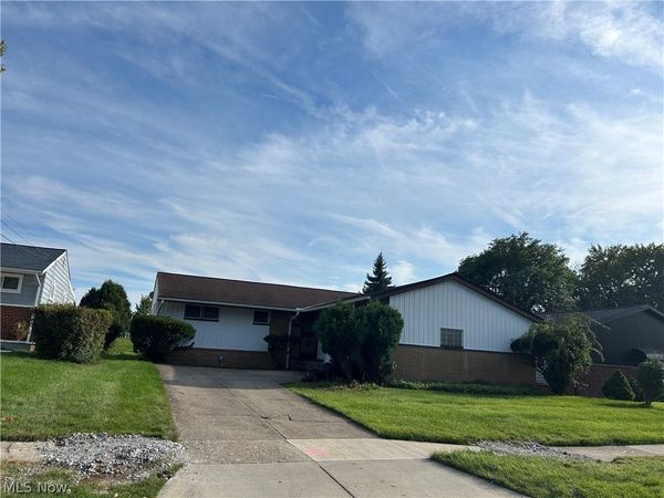 20504 Alameda Parkway, Highland Hills, OH 44128