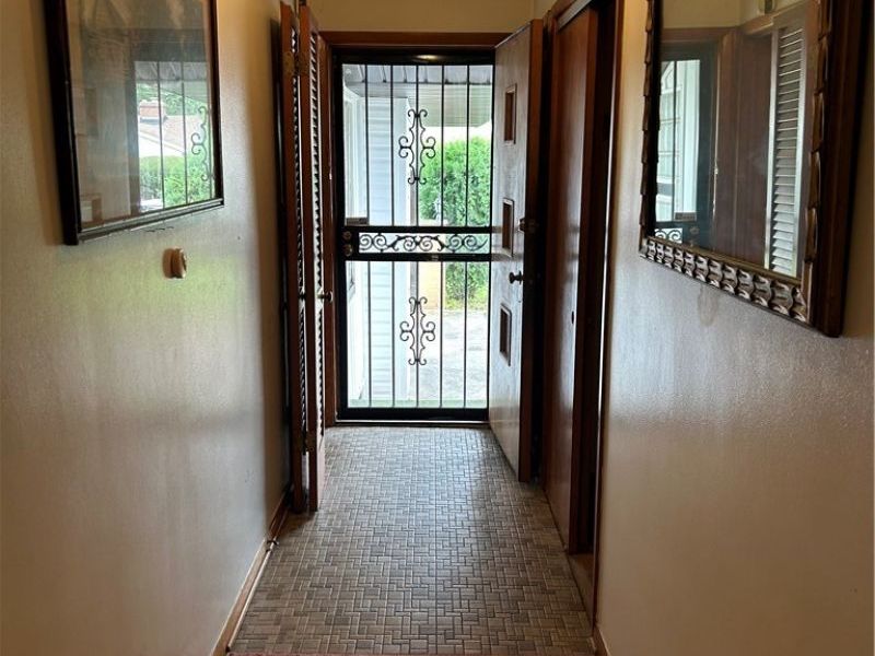 20504 Alameda Parkway, Highland Hills, OH 44128 Photo 4