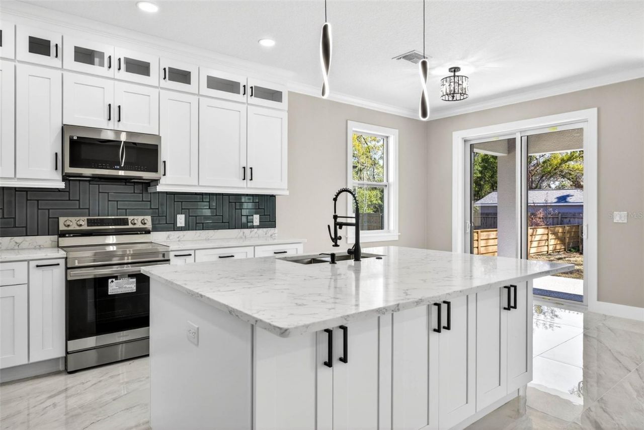 284 Roosevelt Avenue , Masaryktown, FL 34604 Photo