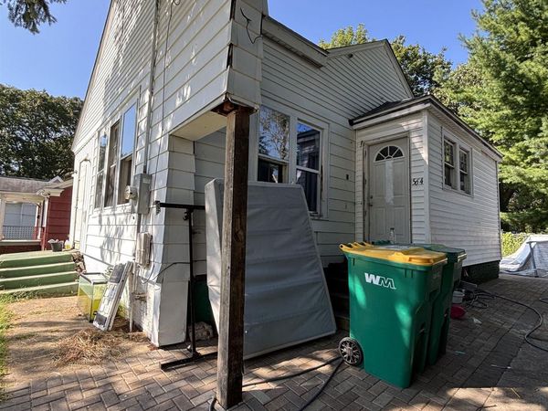 564 N PEARL Street, Galesburg, IL 61401