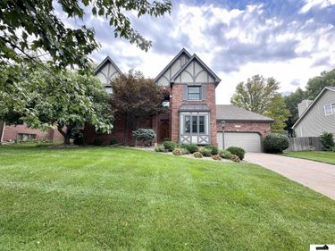 5937 Dobsons Court, Lincoln, NE 68516