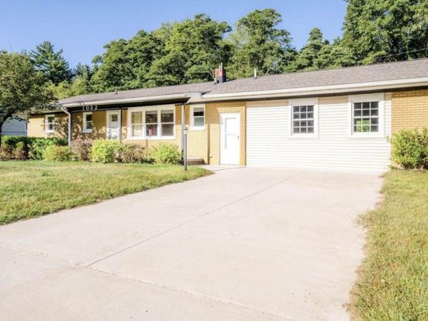 1082 Louis Street, Benton Harbor, MI 49022