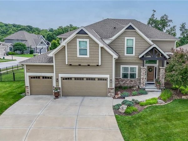 15053 Eagle Lane, Parkville, MO 64152
