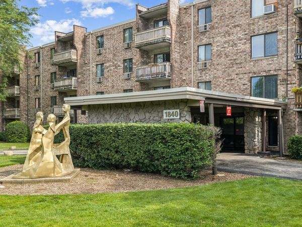 1840 N Delany Road , Unit 122, Gurnee, IL 60031