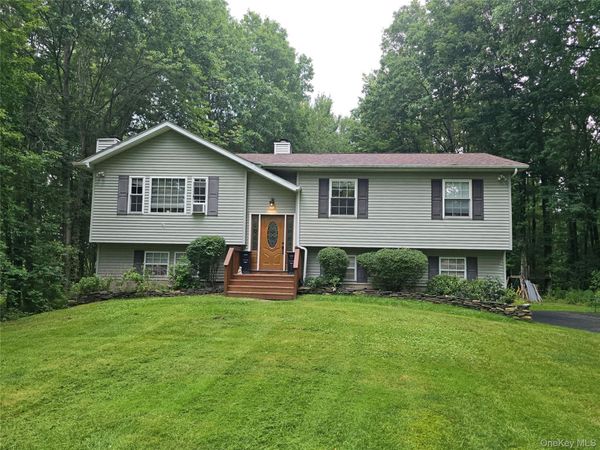 8 Kayleigh Drive, New Paltz, NY 12561