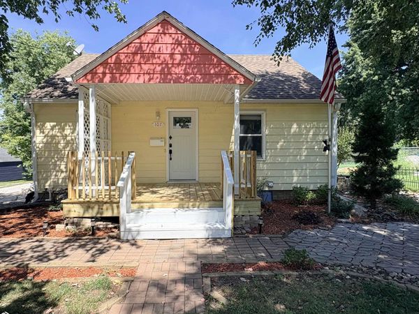 107 14Th Avenue E, Oskaloosa, IA 52577
