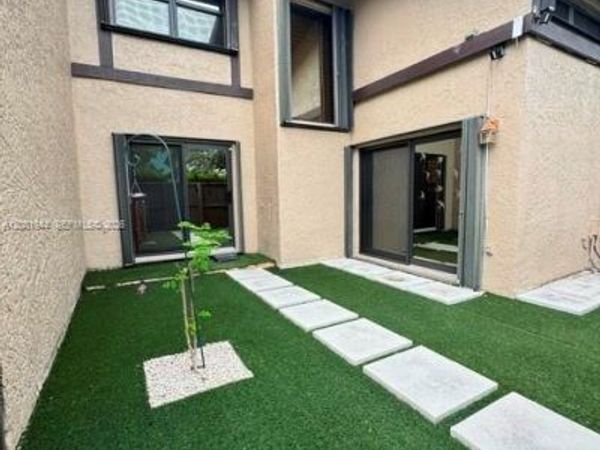 1840 Bayberry Dr, Pembroke Pines, FL 33024