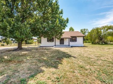 1540 Park Street , Van Alstyne, TX 75495