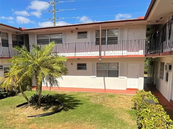 11605 Canal Dr , Unit 8S, North Miami, FL 33181