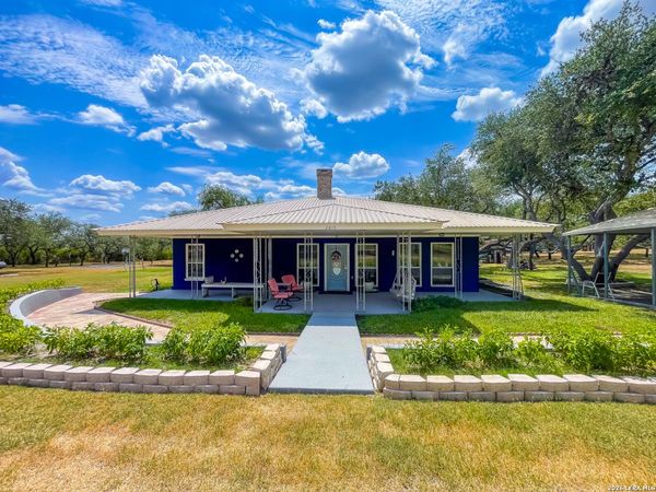 2815 Orange Ln, Beeville, TX 78102