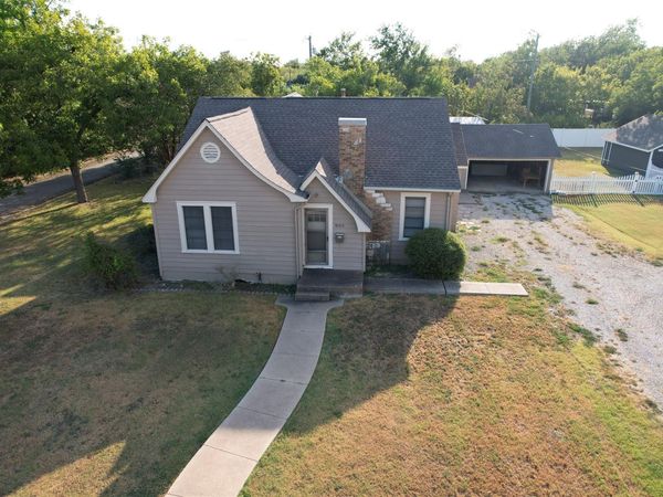 805 Howard ST, Taylor, TX 76574