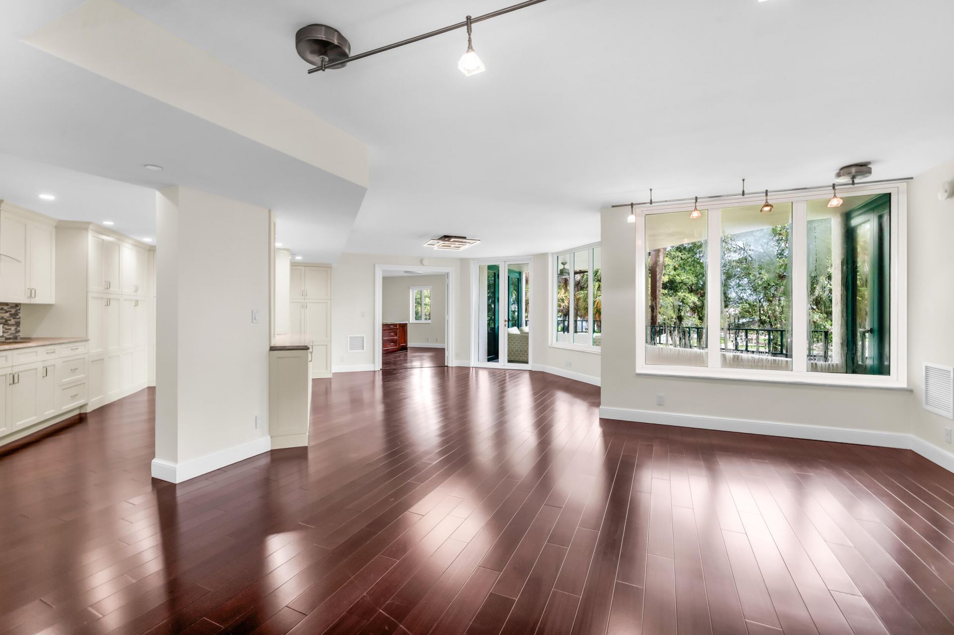 100 SE 5th Avenue, Unit 202, Boca Raton, FL 33432 Photo