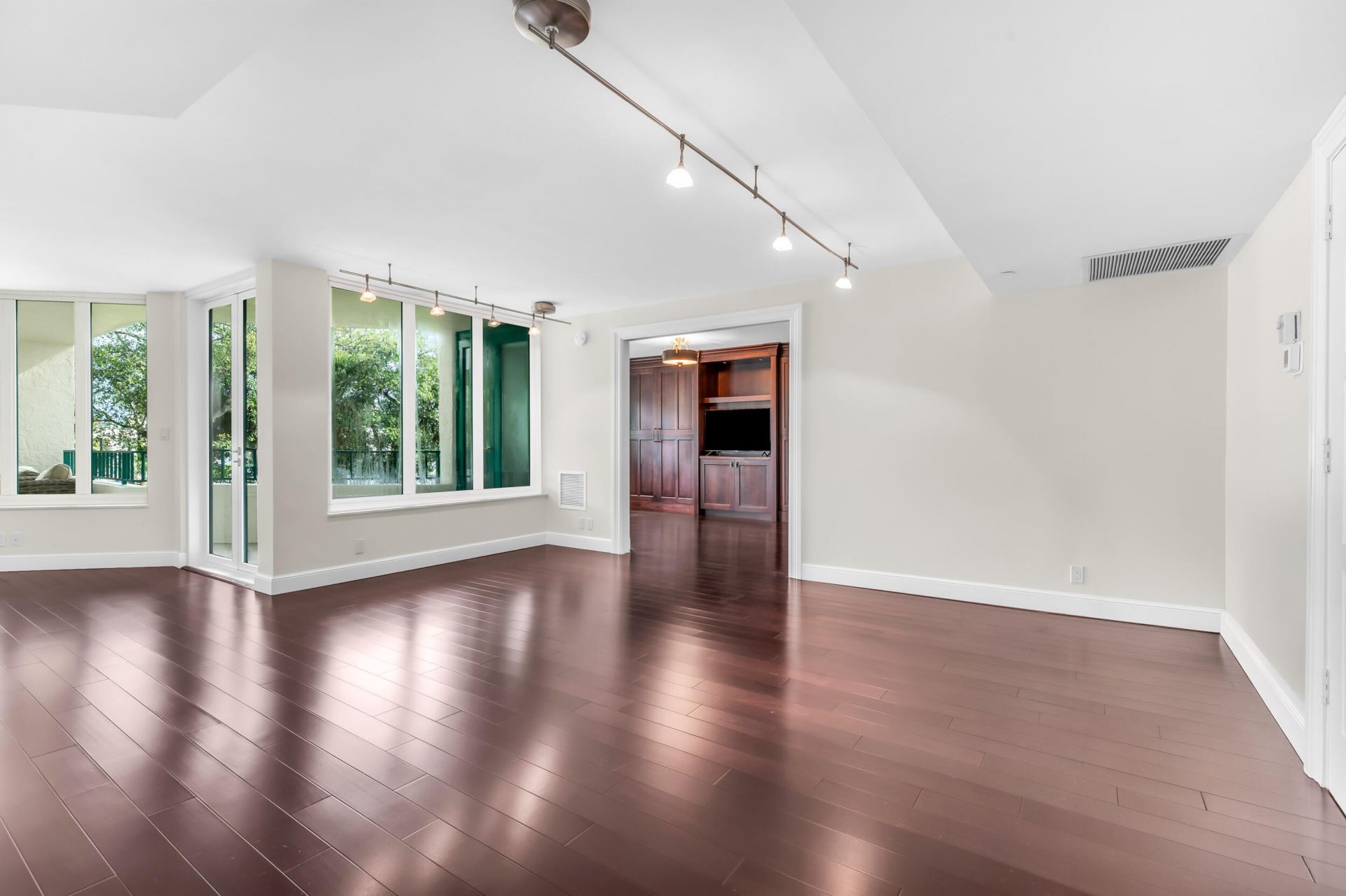 100 SE 5th Avenue, Unit 202, Boca Raton, FL 33432 Photo