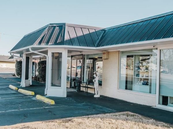 713 Woodward Ave, Muscle Shoals, AL 35661