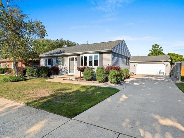 1525 S 25th STREET, Manitowoc, WI 54220