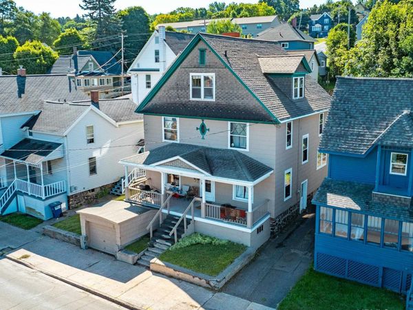 107 E Montezuma Avenue, Houghton, MI 49931