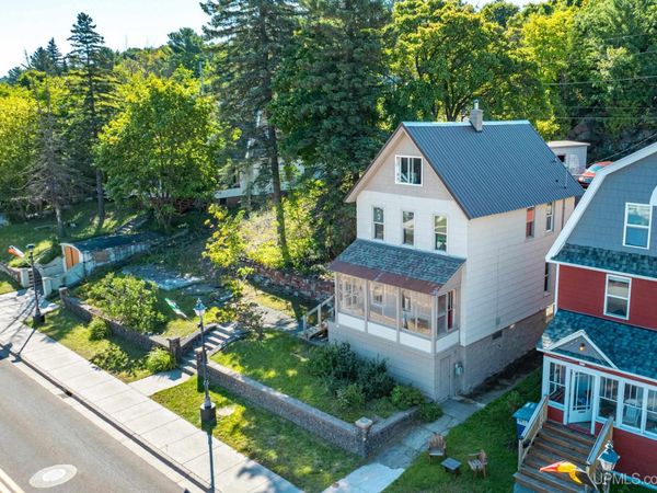 913 College Avenue, Houghton, MI 49931