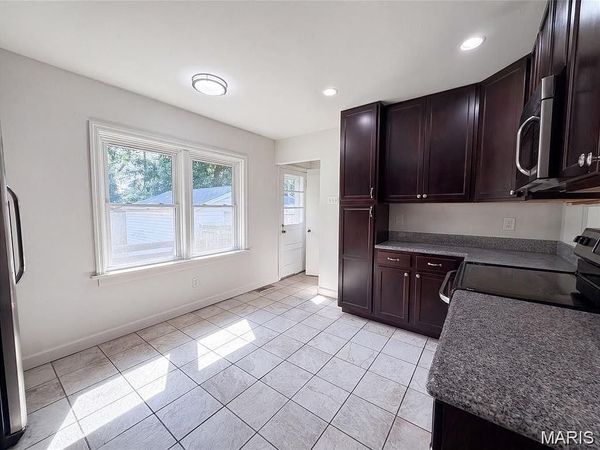 1320 Gahan Dr Drive , Florissant, MO 63031
