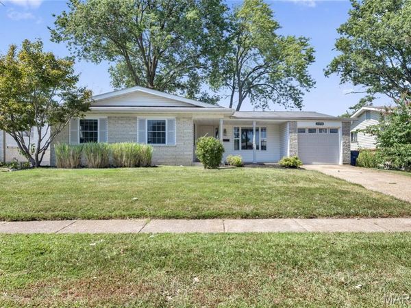375 Albert Drive , Florissant, MO 63031