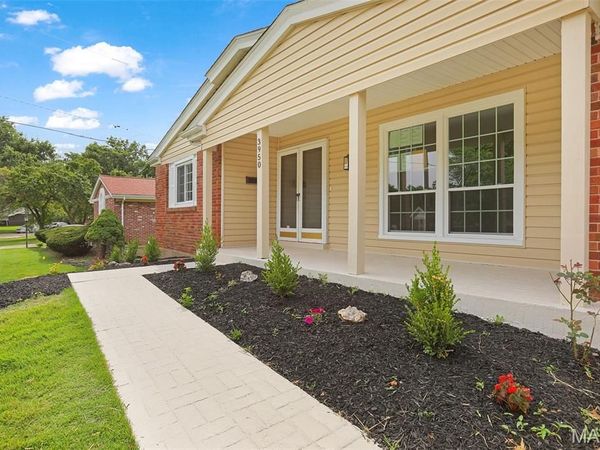 3950 Greengrass Drive, Florissant, MO 63033