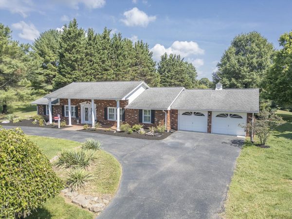 2708 Catawba RD , Troutville, VA 24175