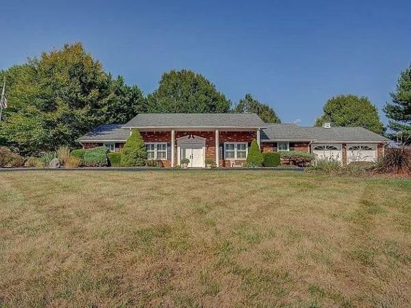 2708 Catawba RD , Troutville, VA 24175