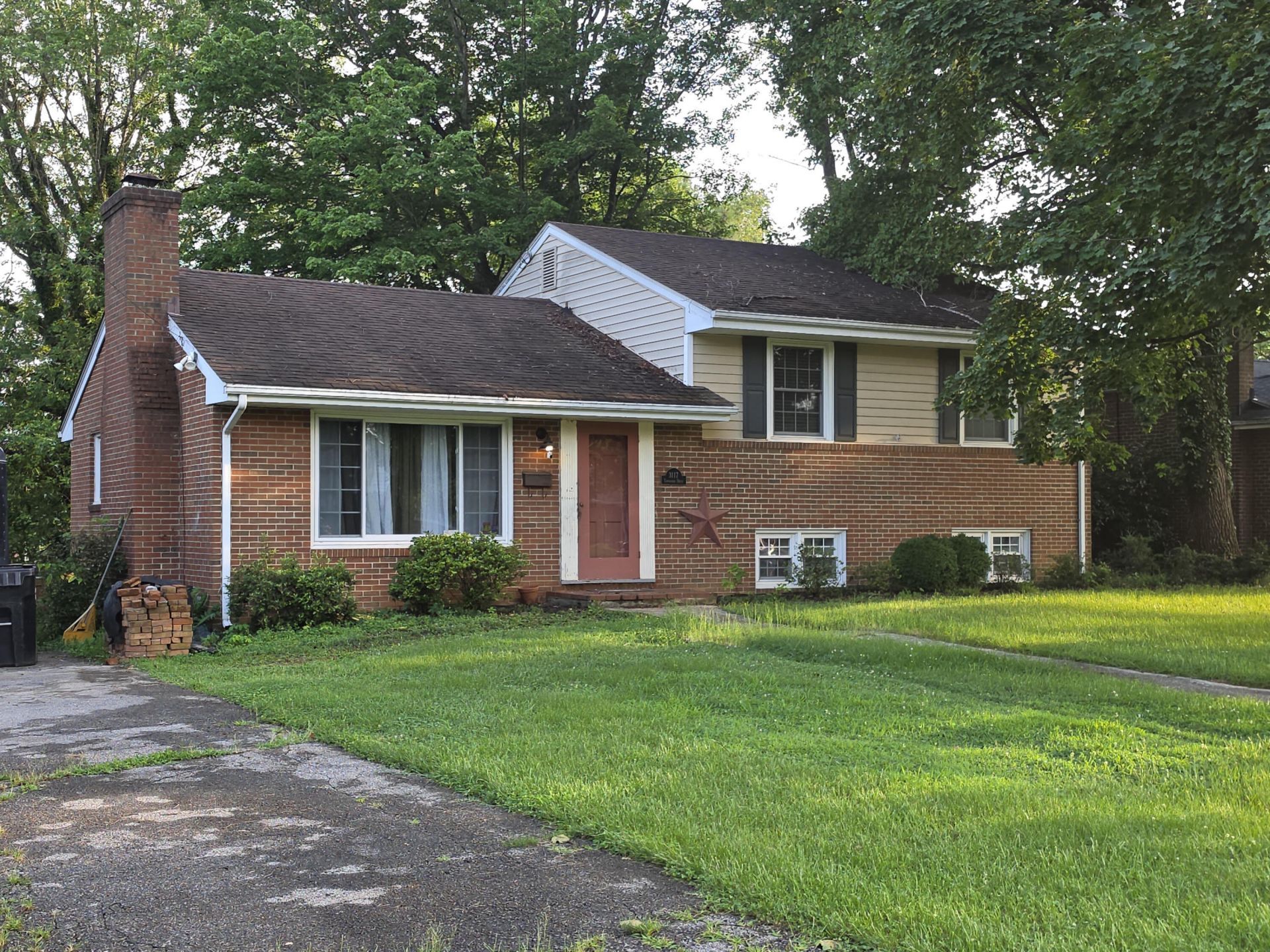 3117 Tomaranne Dr, Roanoke, VA 24018 Main Photo