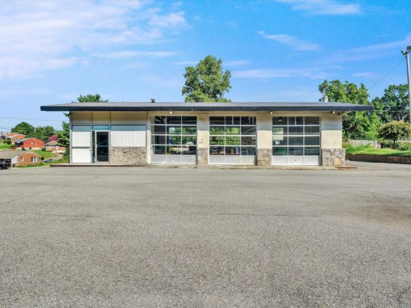 3137 Brambleton AVE SW, Roanoke, VA 24018