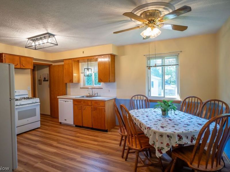 564 Neptune Drive, Uniontown, OH 44685 Photo 10