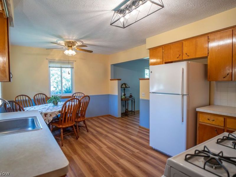 564 Neptune Drive, Uniontown, OH 44685 Photo 11