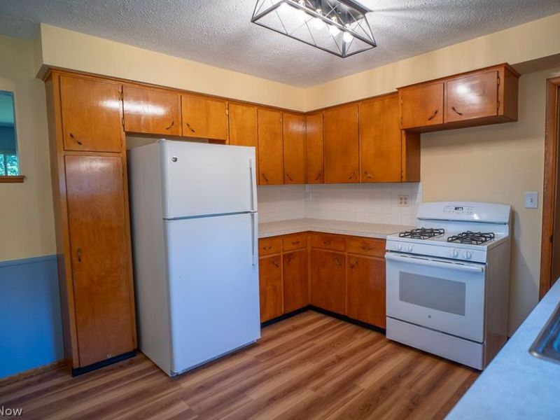 564 Neptune Drive, Uniontown, OH 44685 Photo 13