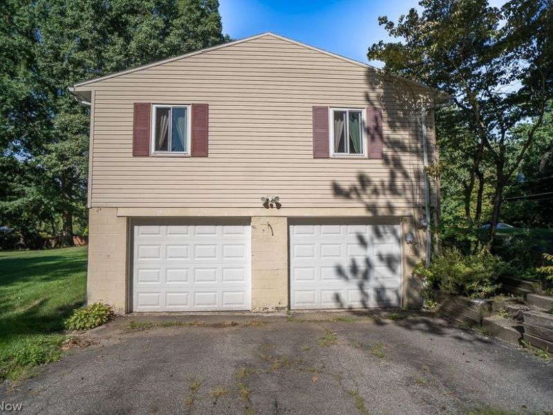564 Neptune Drive, Uniontown, OH 44685 Photo 4
