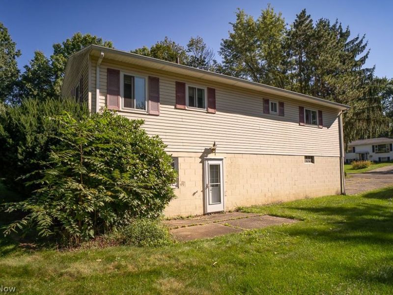 564 Neptune Drive, Uniontown, OH 44685 Photo 5