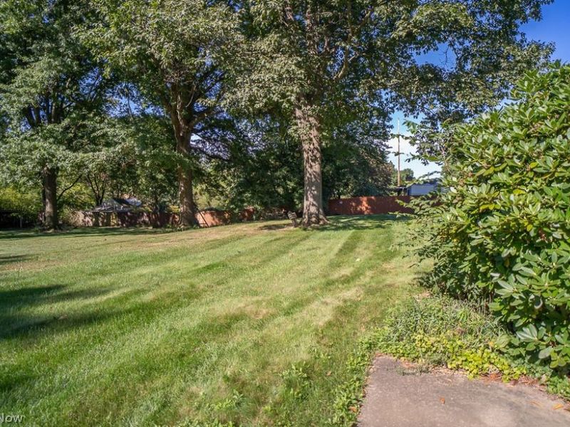 564 Neptune Drive, Uniontown, OH 44685 Photo 6
