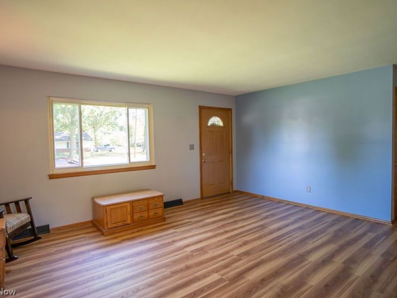 564 Neptune Drive, Uniontown, OH 44685 Photo 8