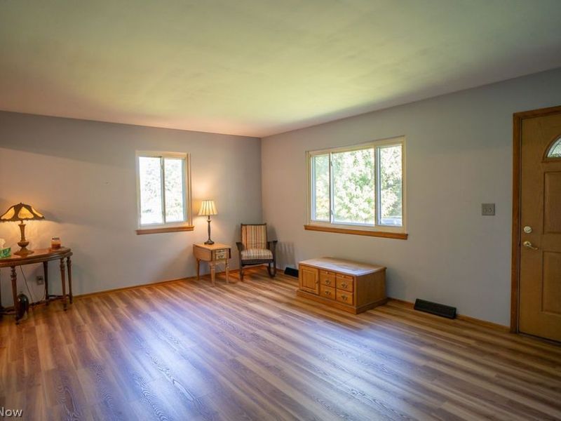 564 Neptune Drive, Uniontown, OH 44685 Photo 9