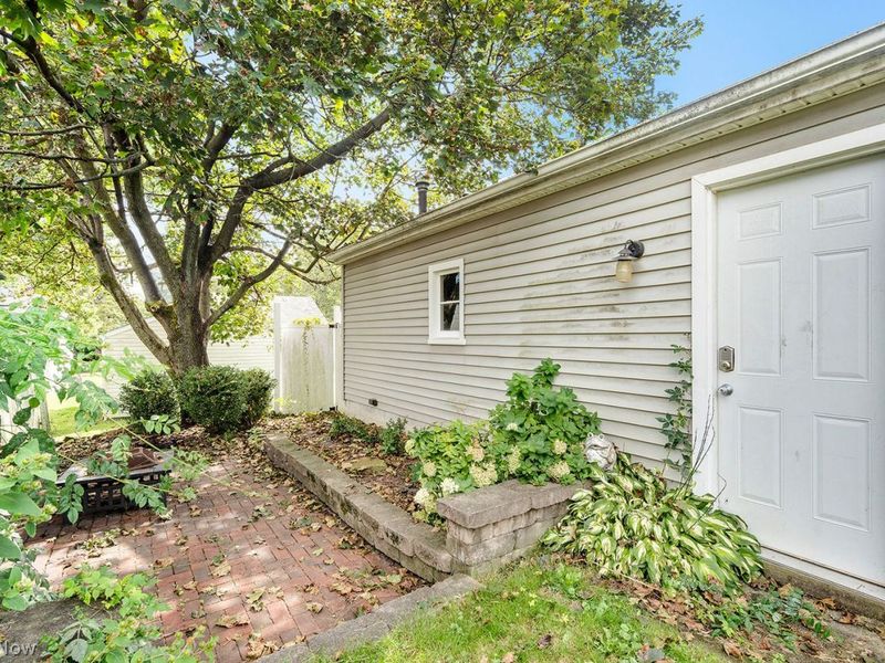 419 Hayes Avenue, Mc Donald, OH 44437 Photo 10