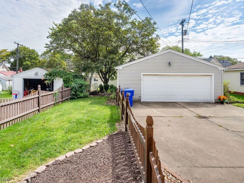 419 Hayes Avenue, Mc Donald, OH 44437 Photo 13