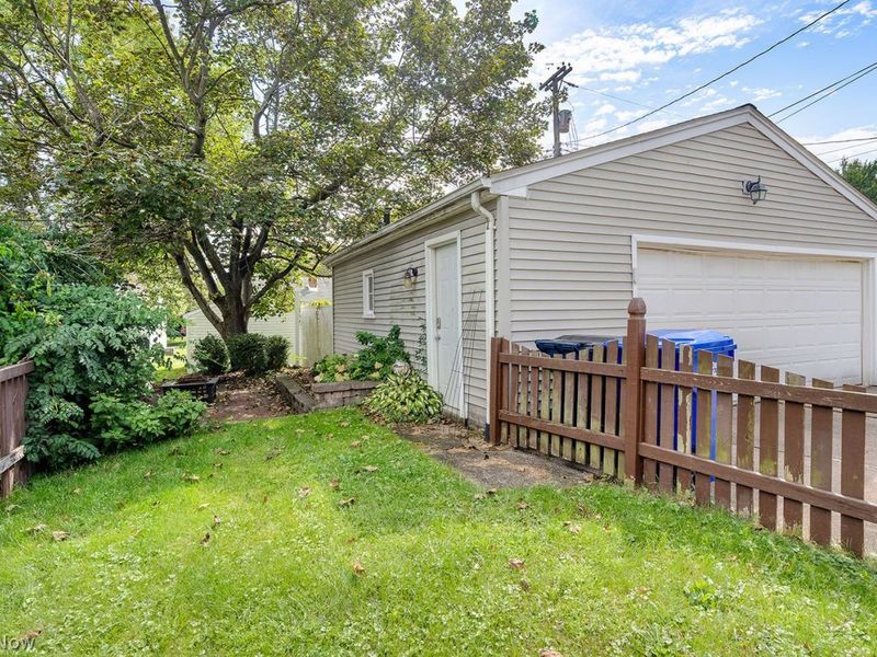 419 Hayes Avenue, Mc Donald, OH 44437 Photo 9
