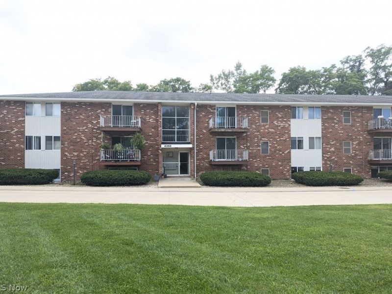 4360 Inner Circle Drive, Unit B14, Brunswick, OH 44212 Photo 1