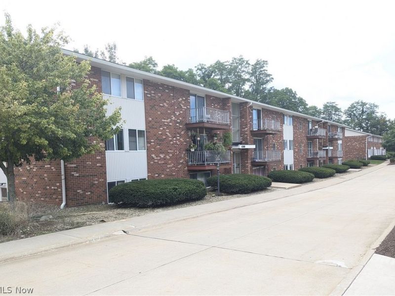 4360 Inner Circle Drive, Unit B14, Brunswick, OH 44212 Photo 2