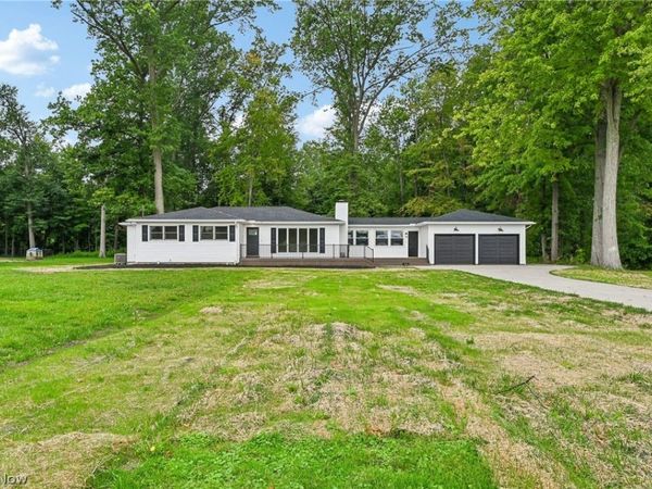 1900 Jaycox Road , Avon, OH 44011
