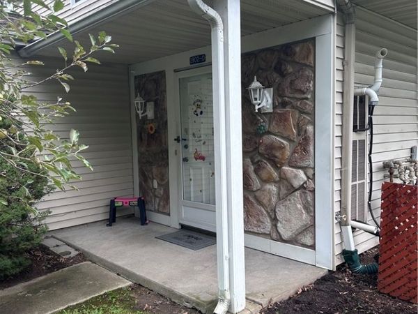 2802 Ivy Hill Circle , Unit D, Cortland, OH 44410