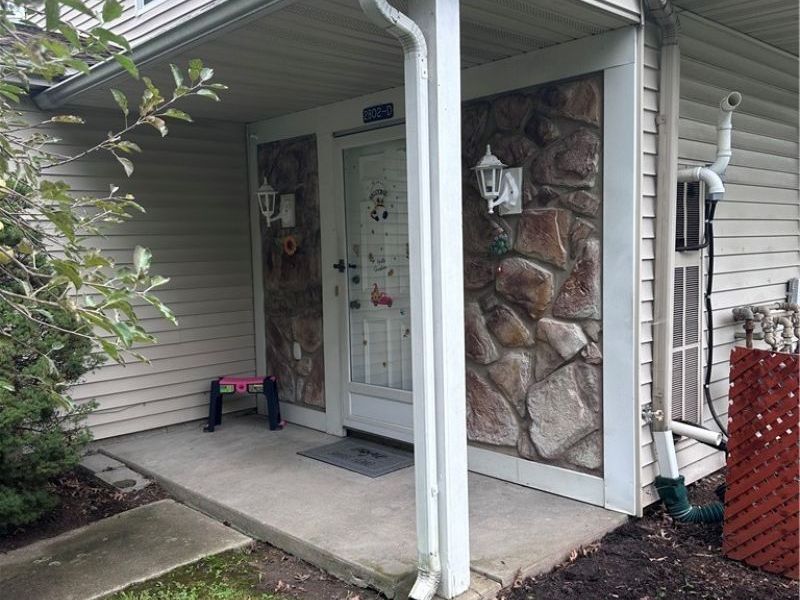 2802 Ivy Hill Circle, Unit D, Cortland, OH 44410 Photo 1