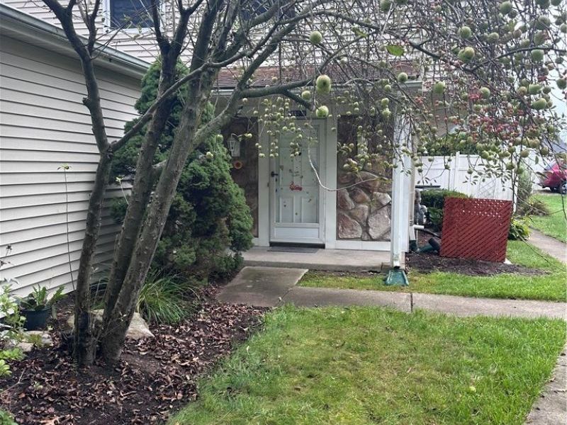 2802 Ivy Hill Circle, Unit D, Cortland, OH 44410 Photo 2