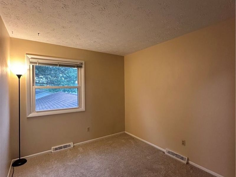 2802 Ivy Hill Circle, Unit D, Cortland, OH 44410 Photo 4