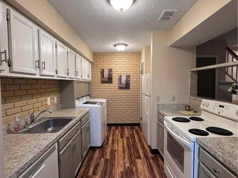 2802 Ivy Hill Circle, Unit D, Cortland, OH 44410 Photo 9
