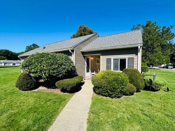 162 Horseshoe Dr, Unit 162, Chicopee, MA 01022