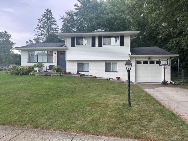4580 Chadsworth Street , Commerce Township, Mi 48382