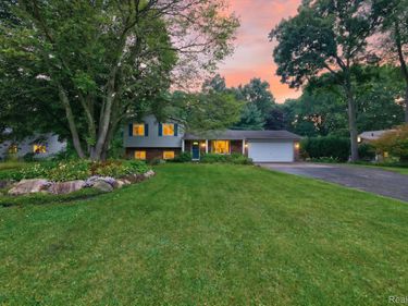 8965 Tartan Drive, Springfield Township, Mi 48348